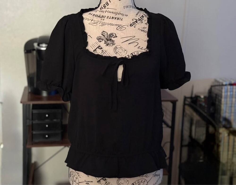Women’s T•I•M•I•N•G Black Puff-Sleeve Blouse Size Medium